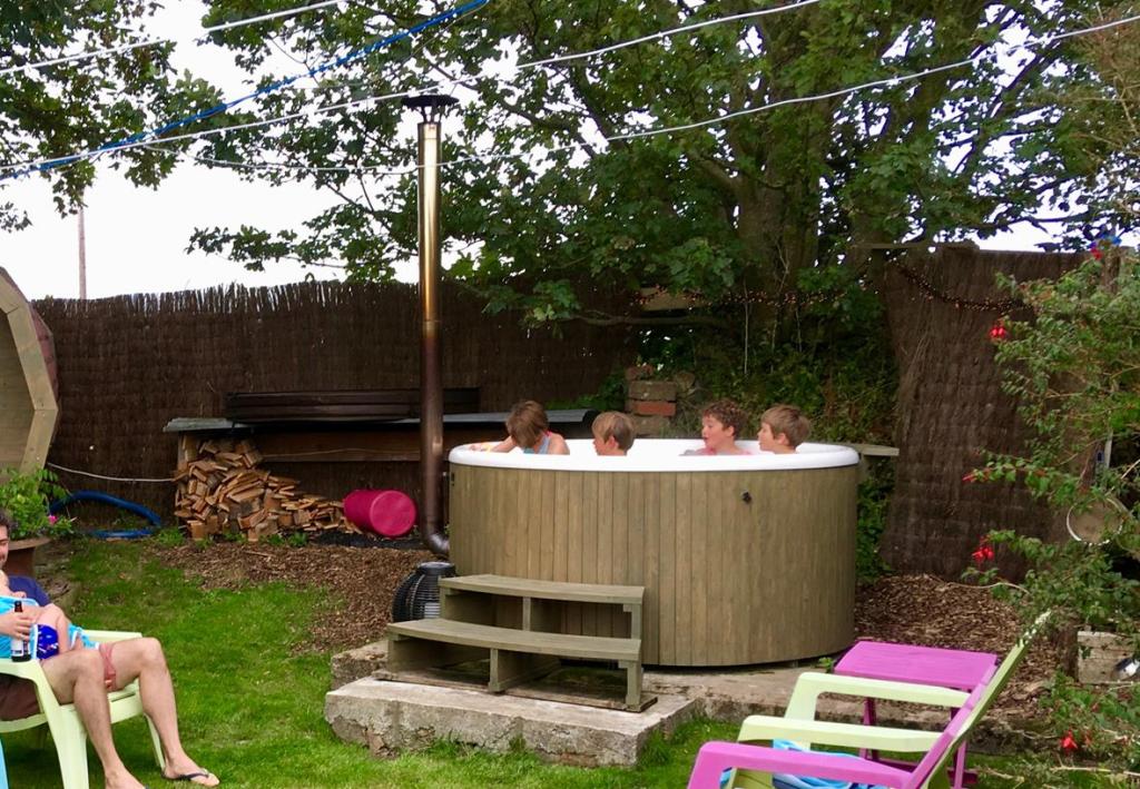 Onze hot tub plezier. Een toffe optie! - Our hot tub fun. A great option!